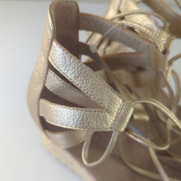 Vionic women's Calypso gold metallic espedrille send a lace-up wedge size 6.5 - Picture 5 of 8